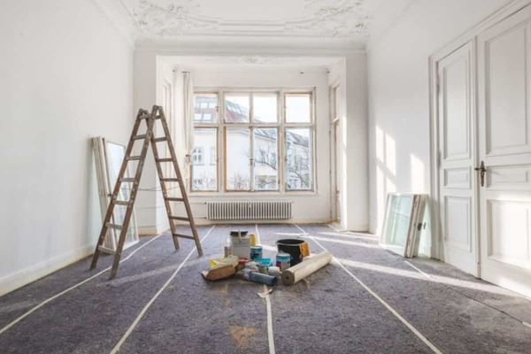 Será que vale a pena comprar e reformar apartamento antigo? Entenda o processo
